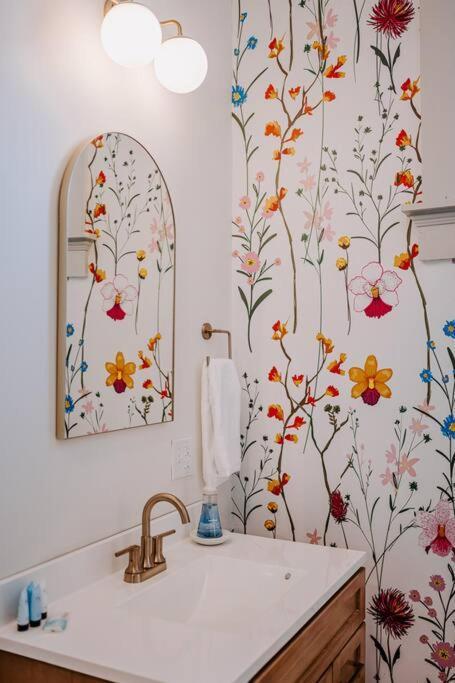 East Main Lofts - Boho 203 Apartment Madison Bagian luar foto