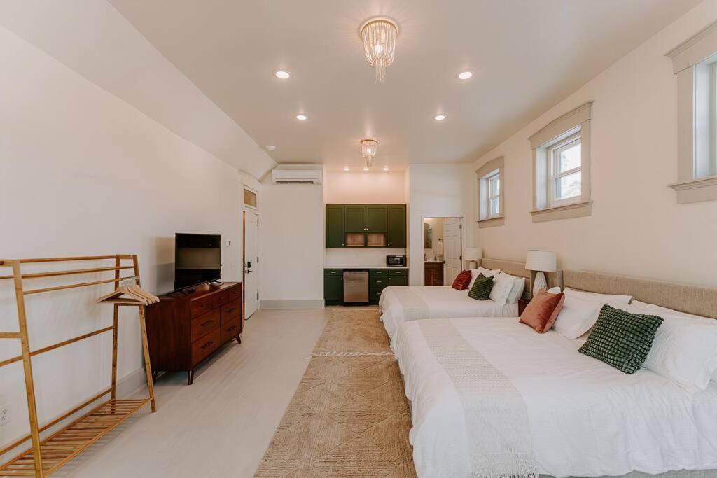 East Main Lofts - Boho 203 Apartment Madison Bagian luar foto